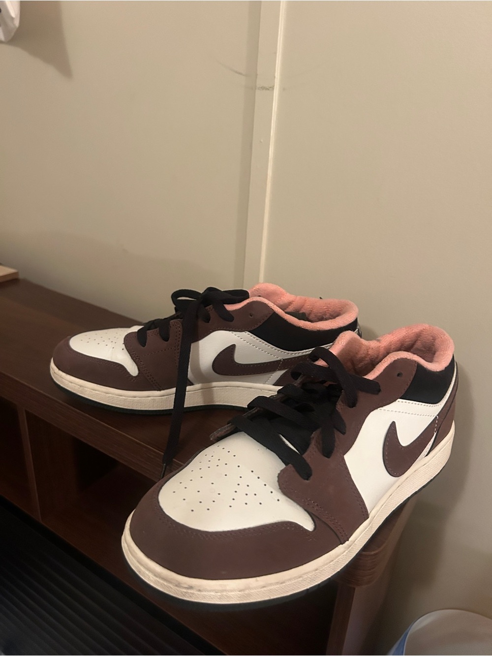 Nike Low-Top Sneakers in Brown, White & Pink